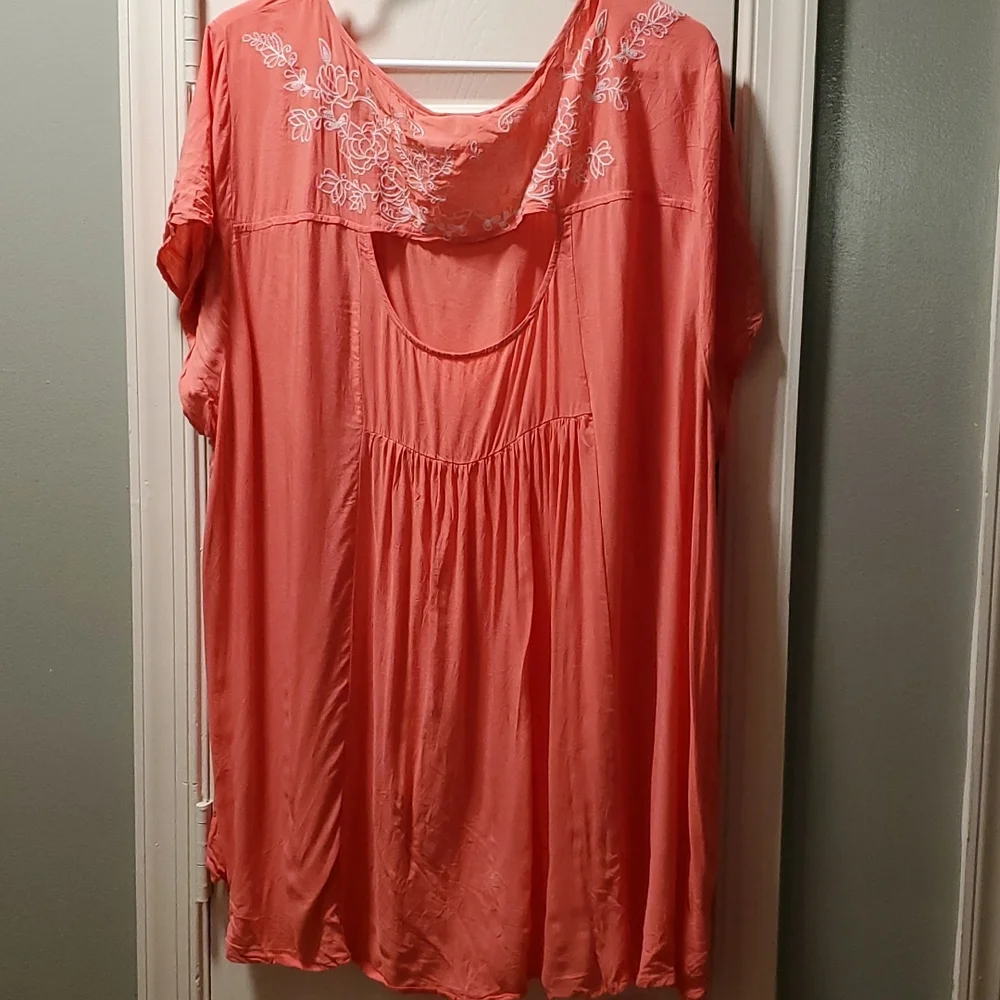 Torrid flowy blouse in good condition size 26 - Picture 3 of 4